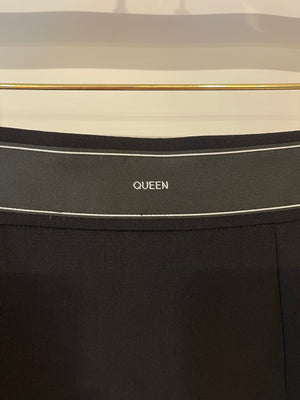 Dolce
Gabbana Black Wool Pencil Skirt with Logo Details Size IT 40 (UK 8) RRP £950