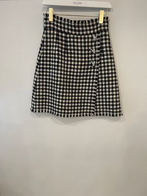 Dolce 
Gabbana Black 
White Wool Houndstooth Mini Skirt with Zebra Appliqué Size IT 38 (UK 6)