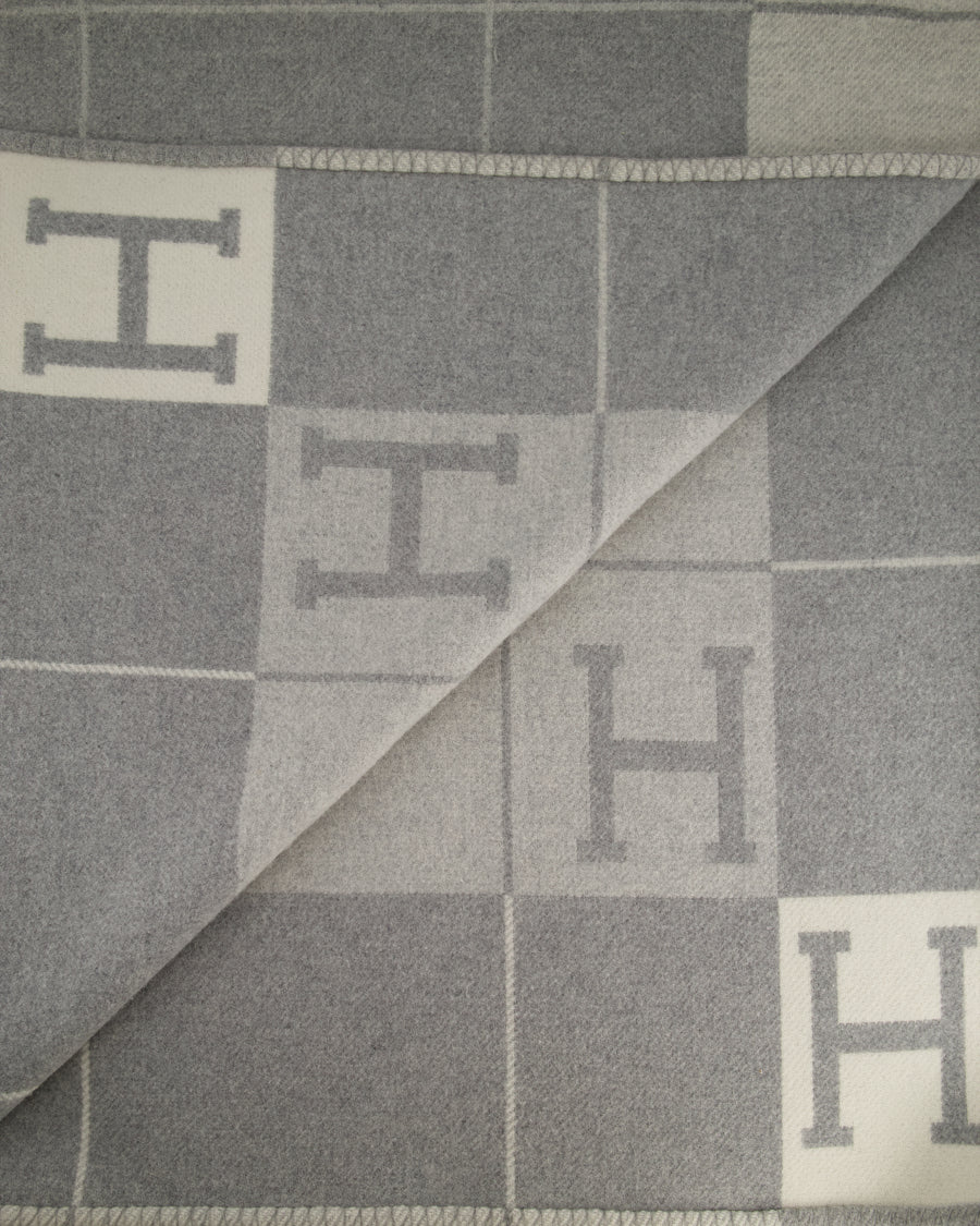 Hermès Avalon III Throw Blanket in Écru and Gris Clair RRP £1,600