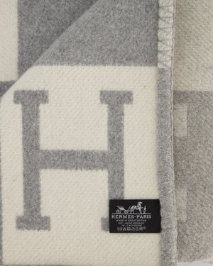 Hermès Avalon III Throw Blanket in Écru and Gris Clair RRP £1,600