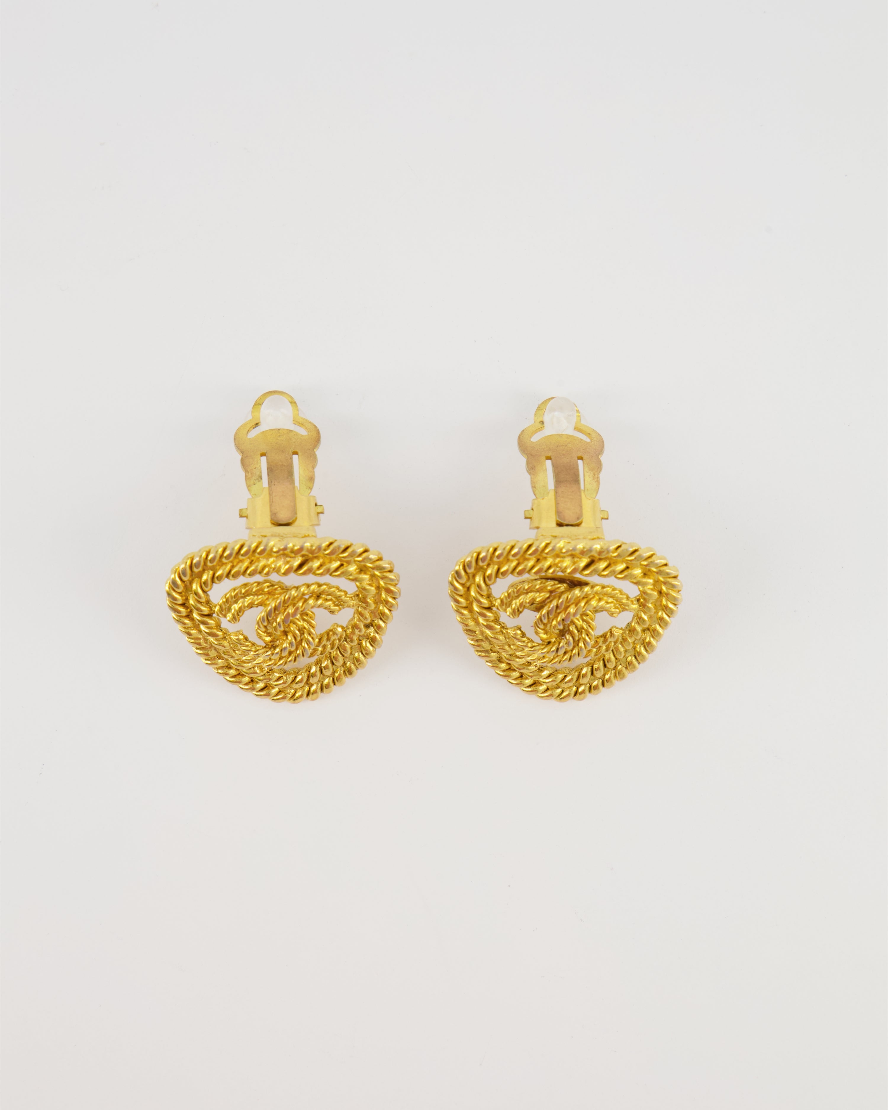 Chanel 08 Vintage Gold Triangular Chainlink Clip-On Earrings with CC Logo