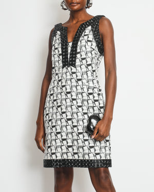 Chanel Black 
White Metallic Abstract Print Knee Length V-Neck dress Size FR 40 (UK 12)