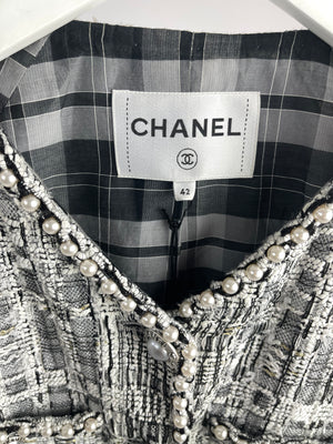 Chanel White and Black Runway Tweed Jacket with Pearl Detail FR 42 (UK 14)