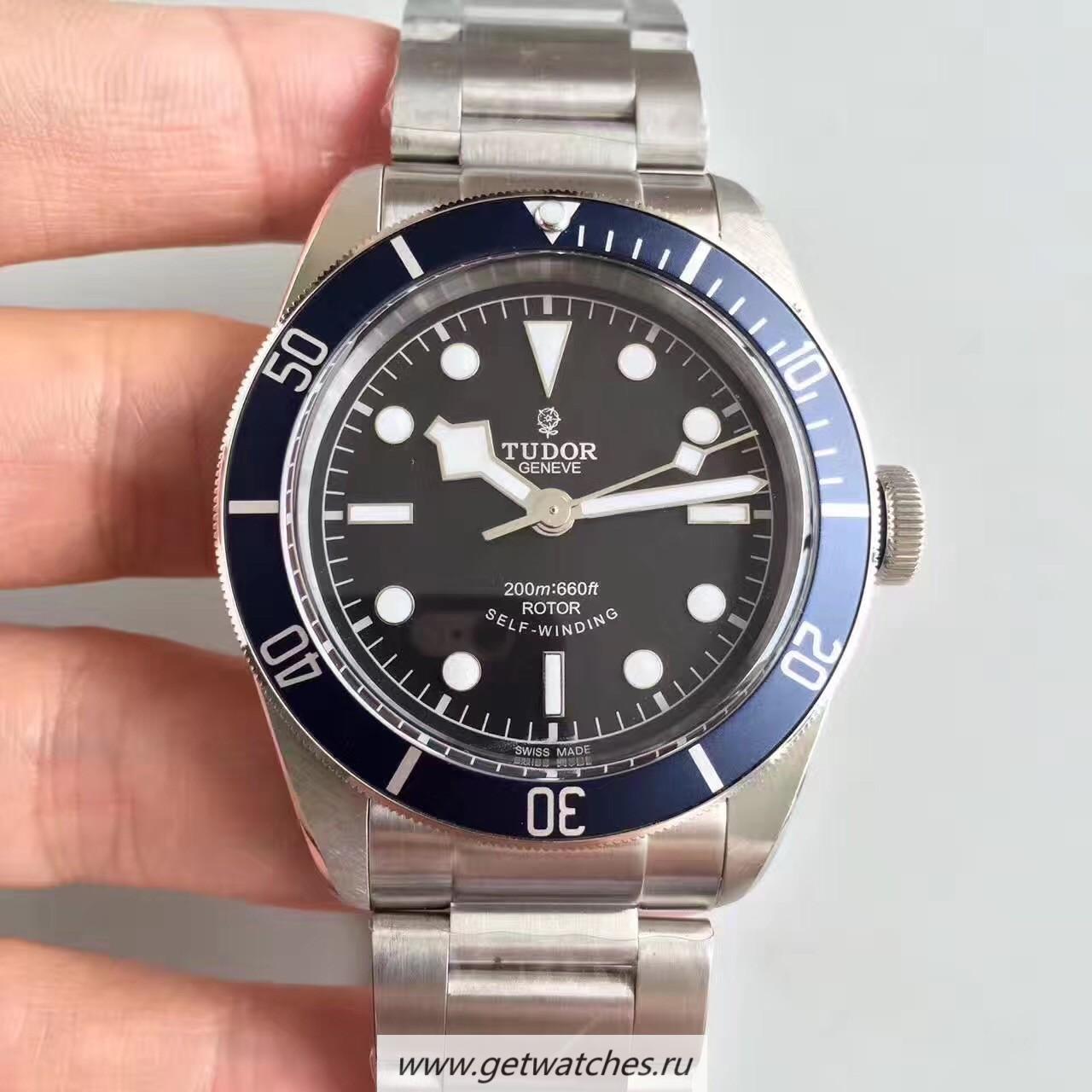 Heritage-Black-Bay-Blue-79220B-ZF-V4-SS-Black-Dial-2824.jpg